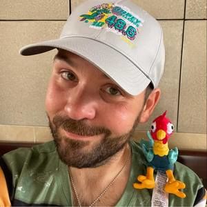 Meet your Posher, Adam